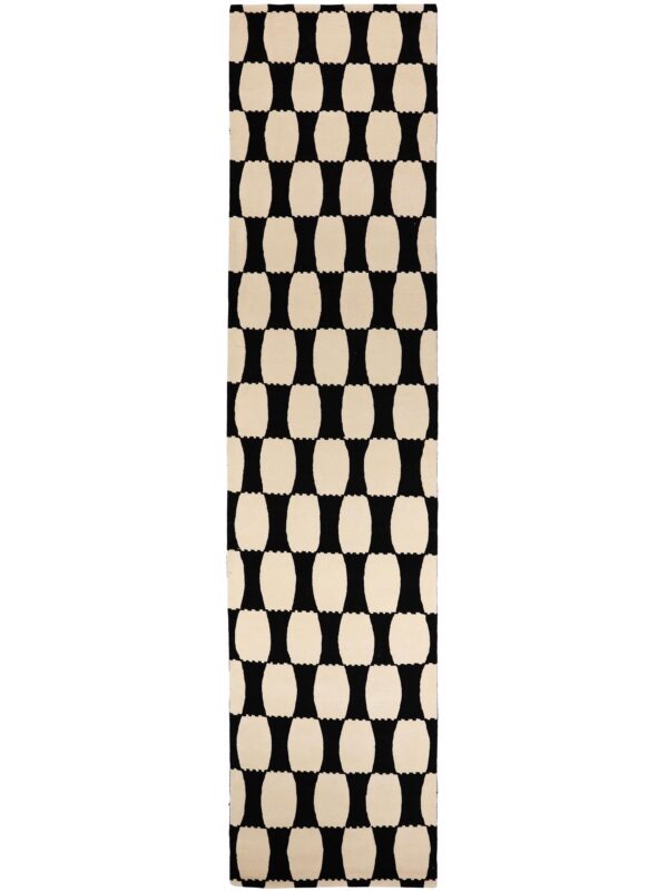 HOURGLASS BLACK AND WHITE